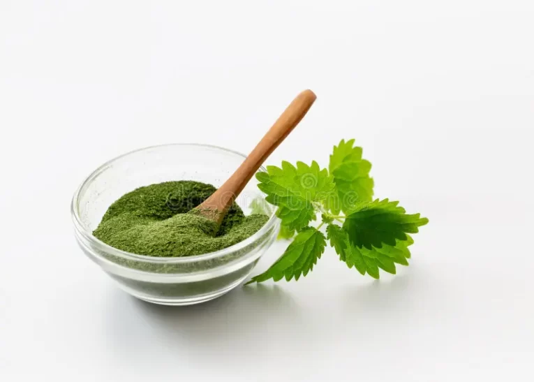 אבקת סרפד לציפורים – תוסף תזונה טבעי חשיבות ויתרונות