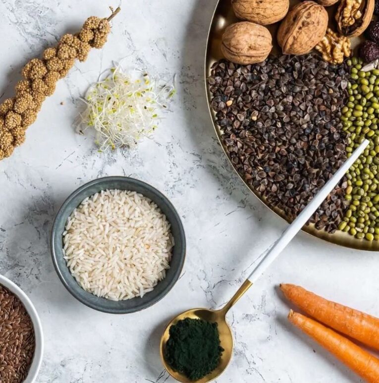 כופתיות לתוכים גדולים על בסיס אגוזים וזרעים – Wisbroek Parrot Nut Blend Daily Large