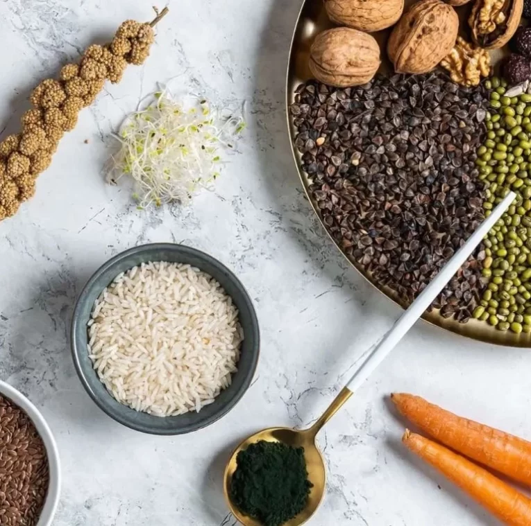 כופתיות אגוזים וזרעים לתוכים בינוניים קטנים - Wisbroek Parrot Nut Blend Daily Small